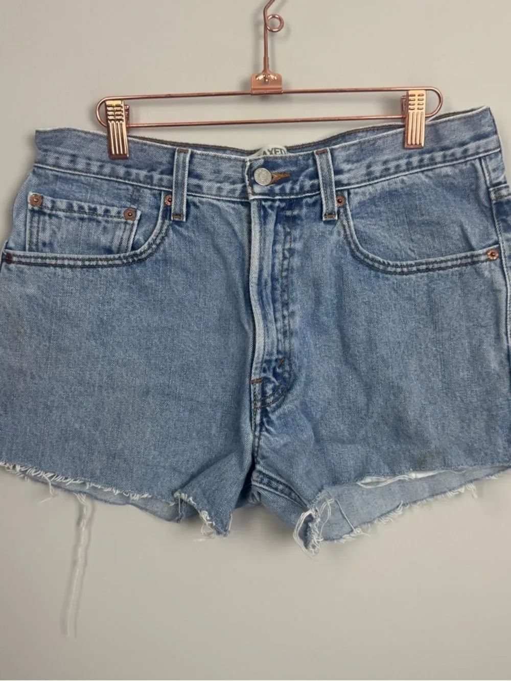 LEVI’S | 550 High-Waist Cutoff Blue Denim Shorts Women’s Size 33